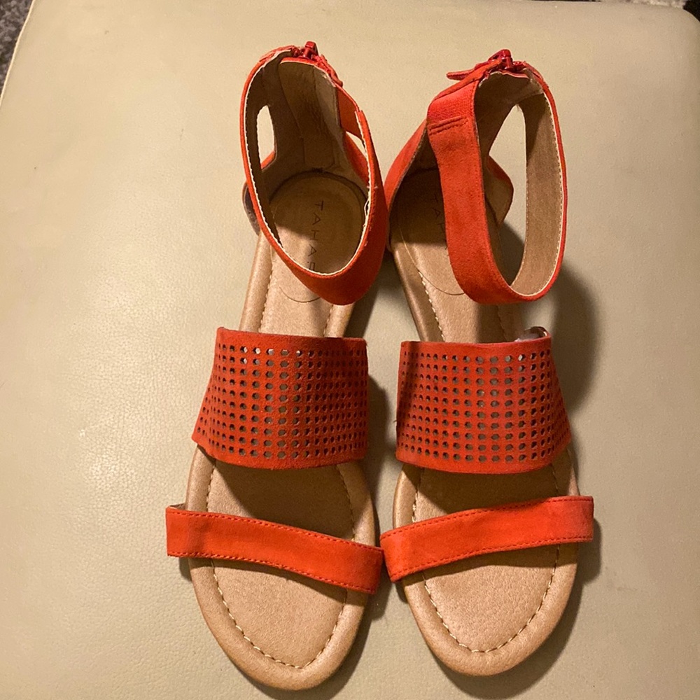 Tahari Sandals Size 8.5